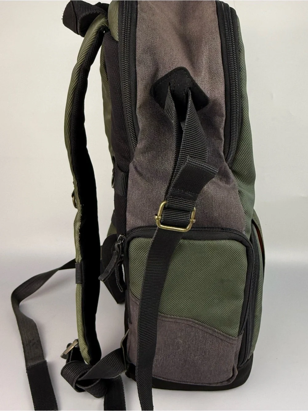 Manfrotto Street Camera and Laptop Backpack for DSLR/CSC (Green and Gray)